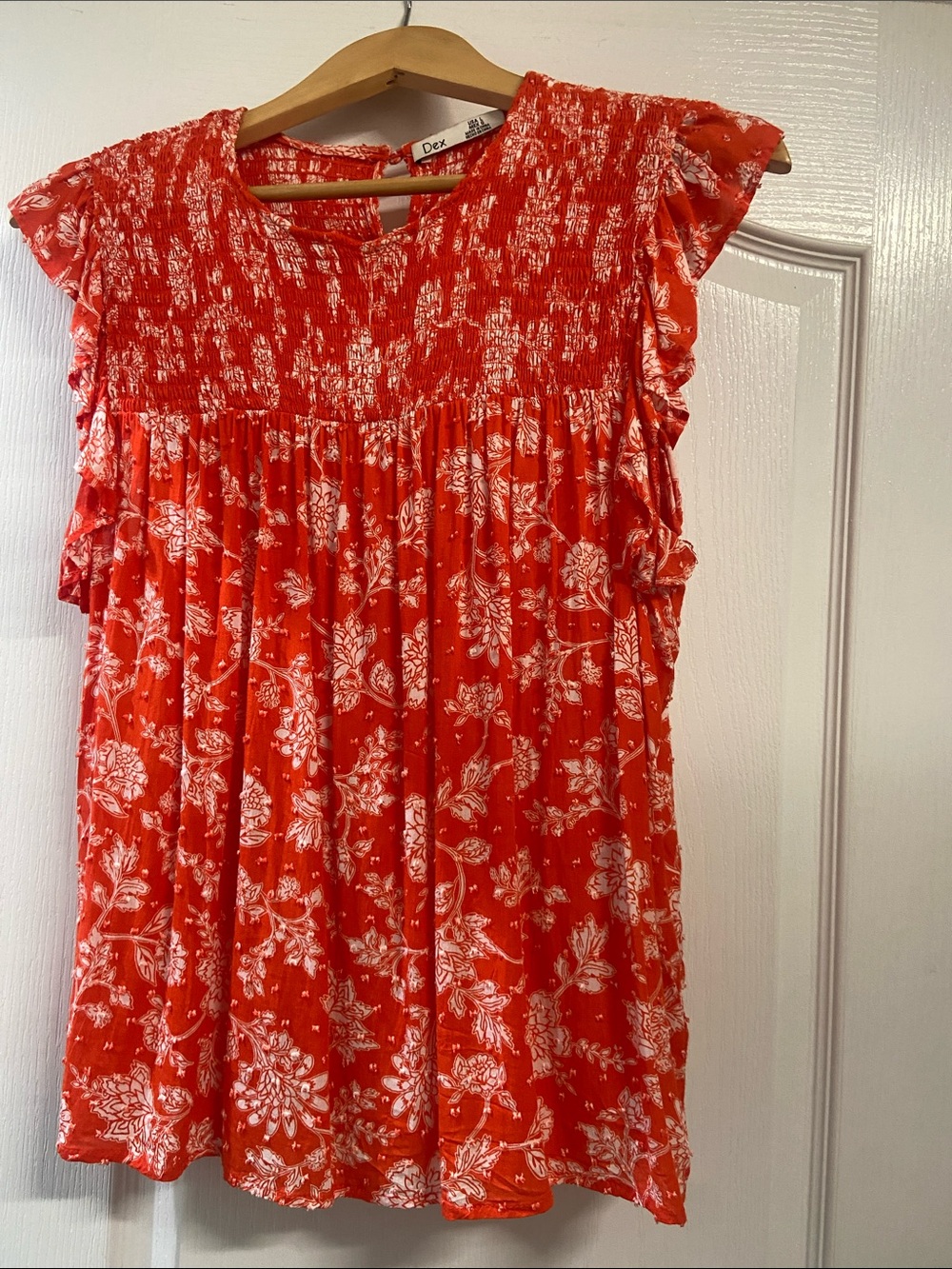 Dex Coral Floral Smocked Flutter Sleeve Blouse size L